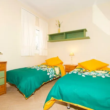 Almudena Suites Apartamento *
