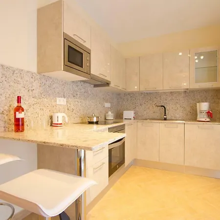 Almudena Suites *